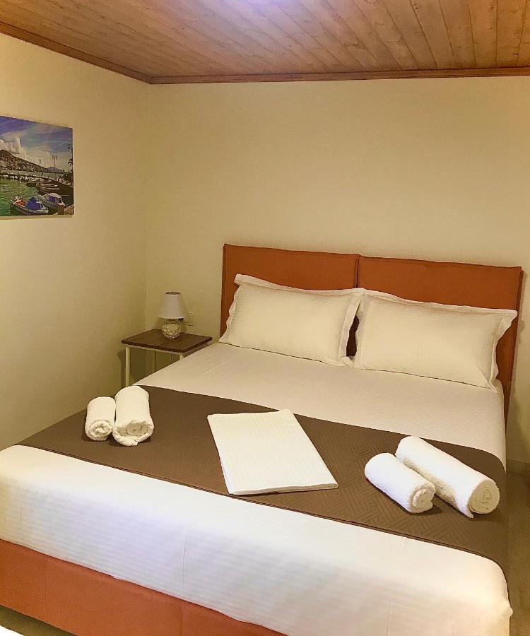 Crown Deluxe Apartments Саранде Екстериор снимка