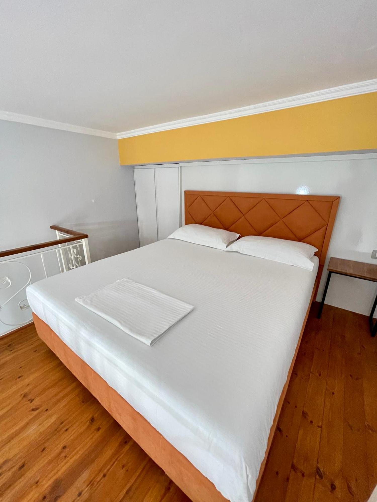 Crown Deluxe Apartments Саранде Екстериор снимка