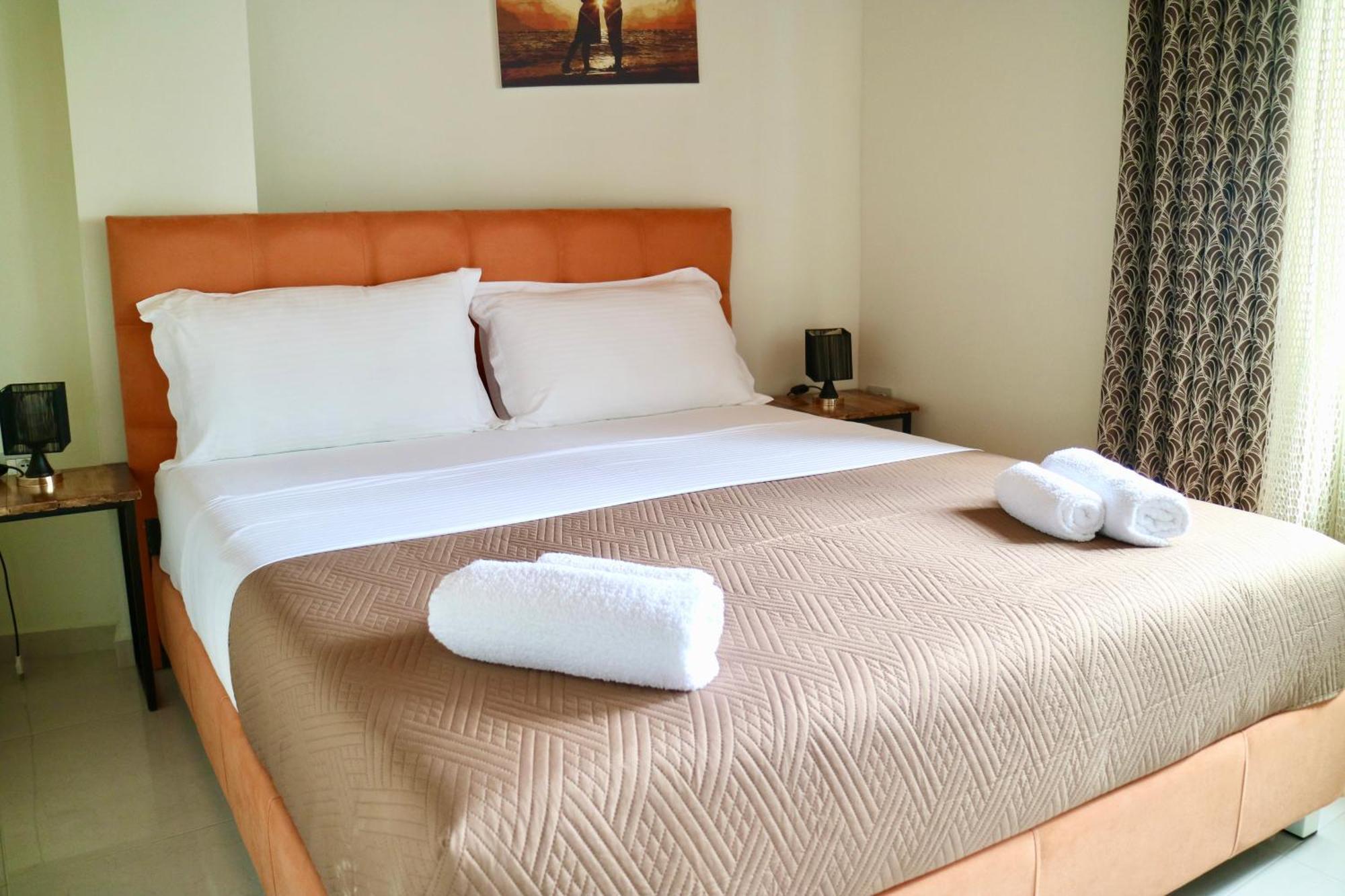 Crown Deluxe Apartments Саранде Екстериор снимка