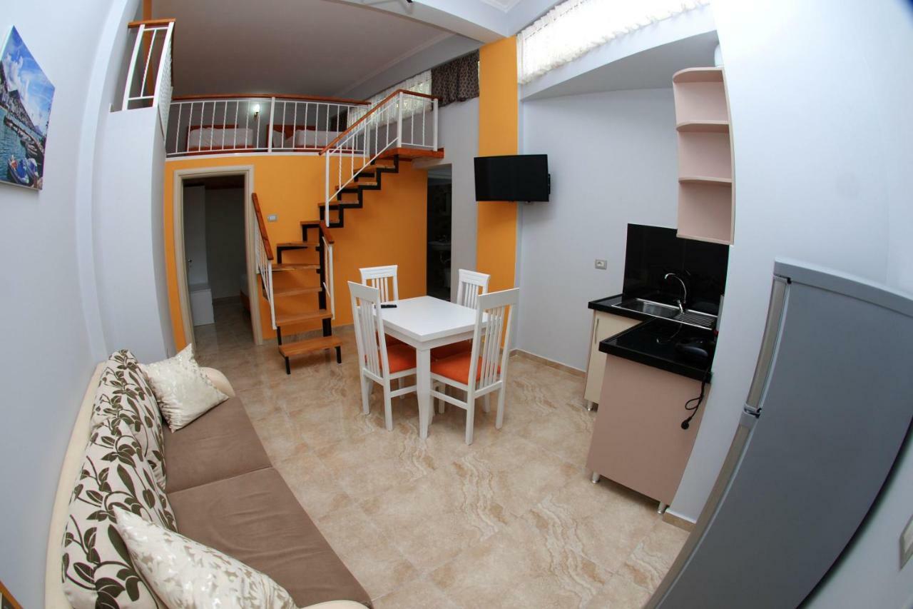 Crown Deluxe Apartments Саранде Екстериор снимка